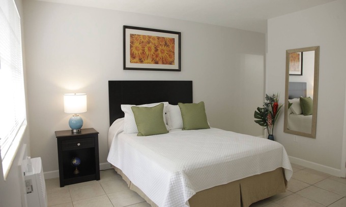 Northeast Miami Apartment | Miami Modern Studio # 4