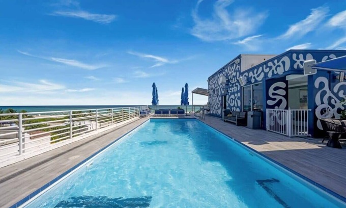 Miami Beach Condo | Miami Ocean Drive 1BR APT & Rooftop Pool Access