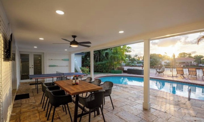North Miami Beach House | Miami Residence "Casa del Lago"