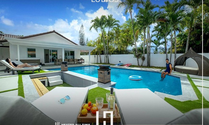 University Park House | Miami Retreat-5BR-HeatedPool-Games-FirePit-BBQ