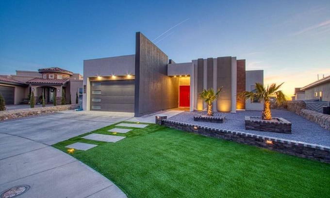 Chamberino House | Miami Style Pool House
