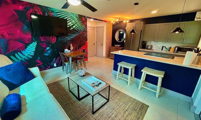 Victoria Park Apartment | MiamiVice Las Olas Near Beach & Park with Fire Pit!