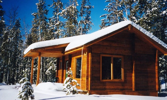 Tete Jaune Cache House | Mica Mountain Lodge & Bear at Mt Robson Park near Jasper Nat. Park AB