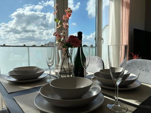 Oldenburg Apartment | MiCasa OL - Modernes Penthouse - Stellplatz - Küche - WLAN - Dachterrasse