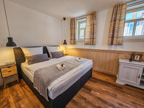 Hochheim Apartment | MiCasa Rooms - Altbauflair im Denkmal, Parken, nahe Messe - EGA - MDR