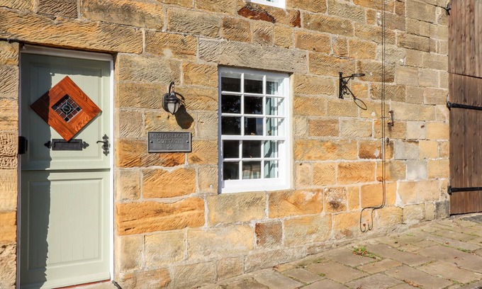 Castleton Cottage | MICHAELMASS COTTAGE, romantic, character holiday cottage in Castleton