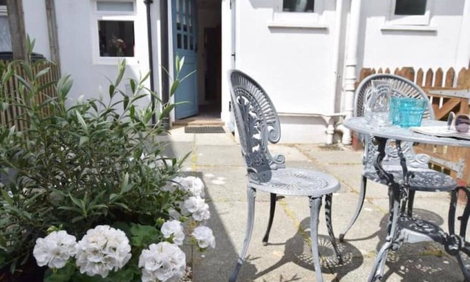 Eastbourne Seafront Cottage | Michalmas Cottage - 200yr Old Fishermen’s Cottage