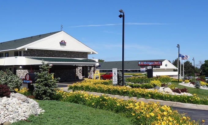 Petoskey Hotel | @ Michigan Inn & Lodge