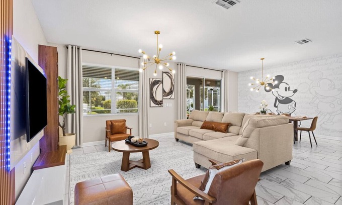 Davenport House | Mickey’s Luxury Hideaway 8BR Home w/Private Pool