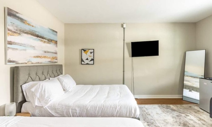 Nashville House | Micro Motel 2 Bed! Su