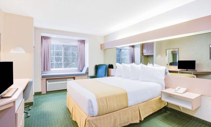 Greensboro Hotel | Microtel Inn by Wyndham Greensboro