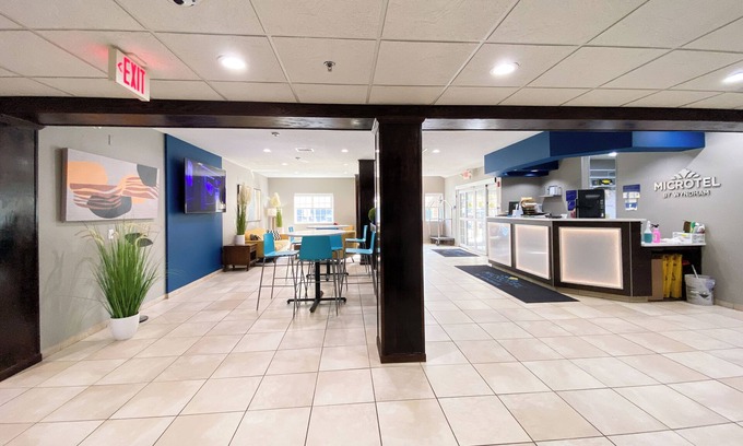 Columbia Hotel | Microtel Inn & Suites by Wyndham Columbia/At Fort Jackson