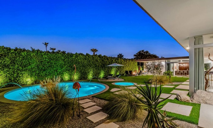 Magnesia Falls Cove House | Mid Centry Modern Retreat w/Mt Views & Stunning Pool/Spa close to Palm Springs!