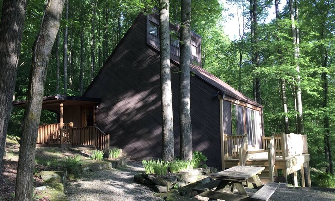 Stone Creek Cabin | Mid-century A-frame style cabin with lake views near the heart of Amish Country