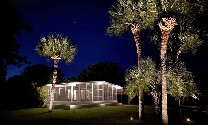 Santa Monica House | Mid-Century Bungalow with Private Beach Access Minutes from 30 A