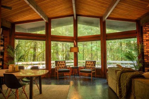 Rhododendron House | Mid-century Cabin Hideaway - Hot Tub & Fire Pit