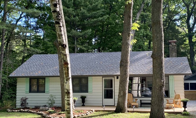Grand Bend Cottage | Mid-Century Charm and Steps to Private Beach!