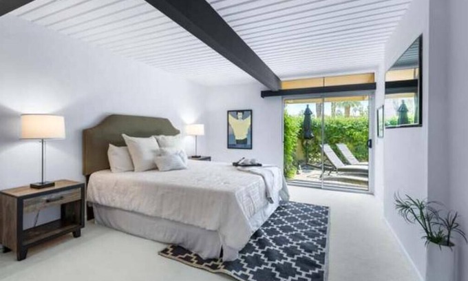 Palm Desert Condo | Mid-century chic! Casa de Palmas is a wonderful high end condo close to shops!