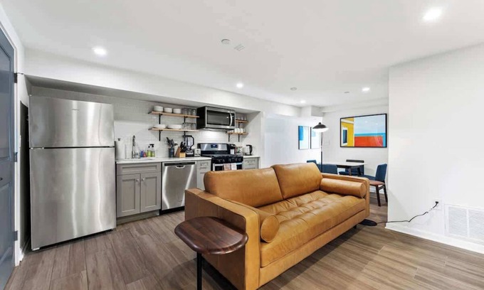 Eckington Condo | Mid-Century DC Condo | Central Bloomingdale