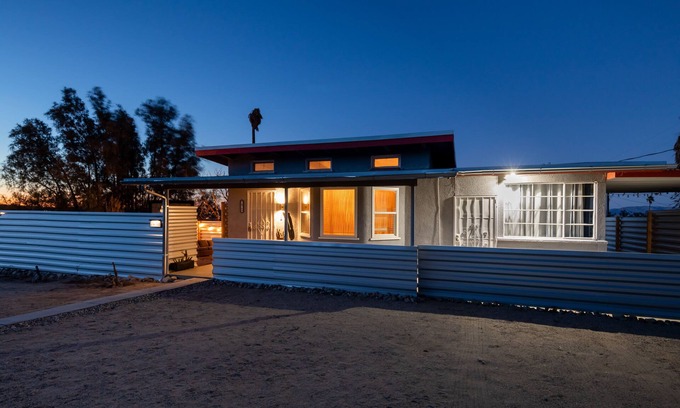 Twentynine Palms House | Mid Century Delight~5 miles from in Joshua Tree North Entrance