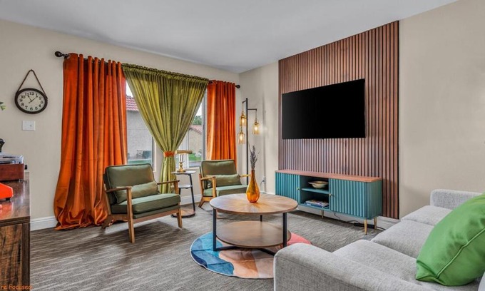 Indio Apartment | Mid-Century Desert Getaway