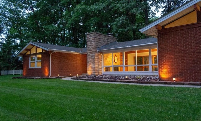 Valparaiso House | mid-century dream house so peaceful and quiet just a place to relax
