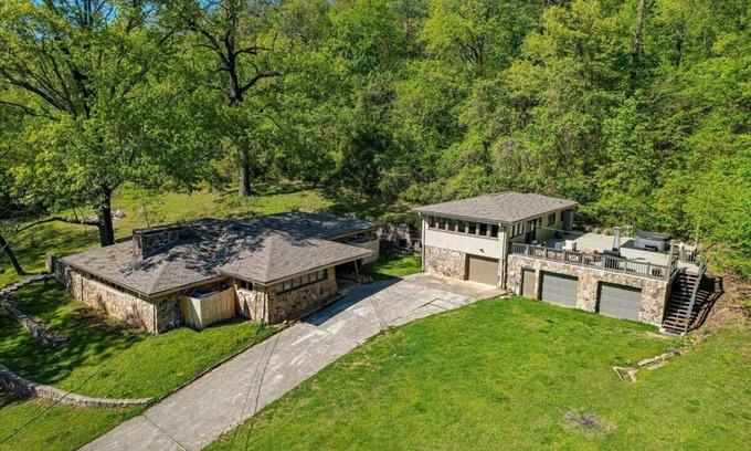 South Pittsburg House | Mid-Century Estate - Home/Loft - Hot Tub/Game Room
