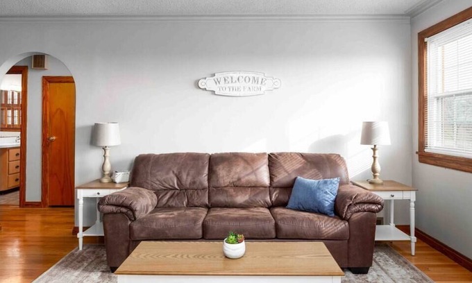 Plainview House | Mid-century Farmhouse- 35 acres- clean & quiet