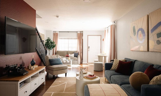 Barths House | Mid-Century Gem | 3BR | Hot Tub | Close to Denver
