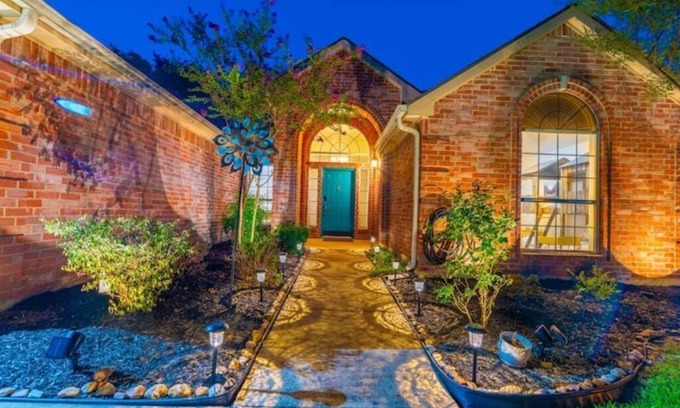 Elmo House | Mid-Century Gem by the Lake /5 Minutes to Rockwall Harbor