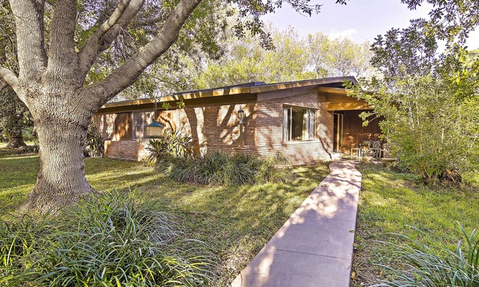 Brownsville House | Mid-Century Hideaway: Spacious Brownsville Home!