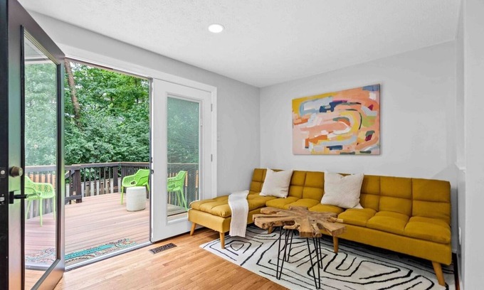 Centreville House | Mid-Century Home,4BDR, 3 LVL, Close To IAD Airport
