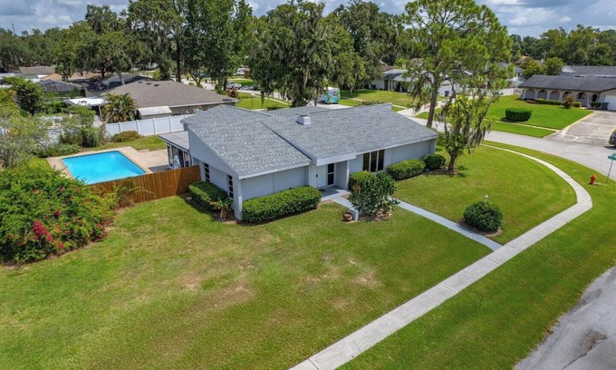 Lakeland Highlands House | Mid-Century Home with Pool in South Lakeland