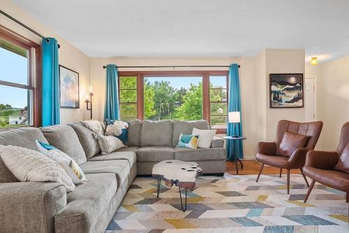 Rapid City House | Mid-Century Magic - HUGE Space