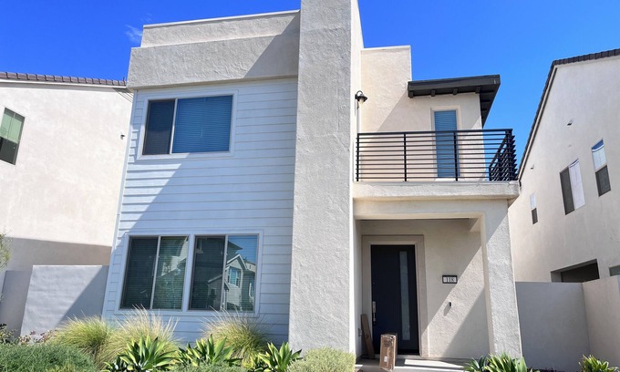 Irvine House | Mid-Century Modern 3BR in Great park Irvine
