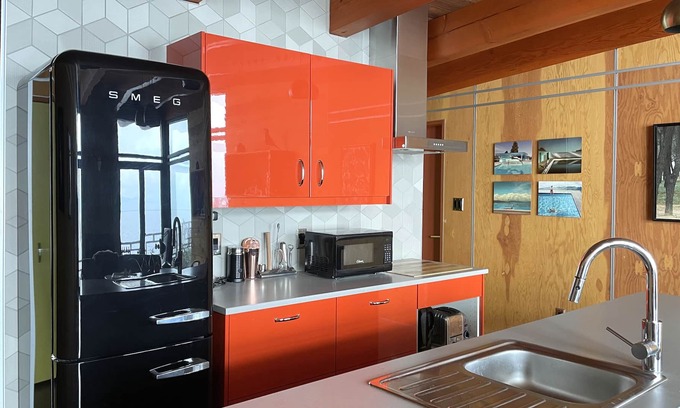 Otter Point Cottage | Mid-Century Modern Cottage on oceanfront