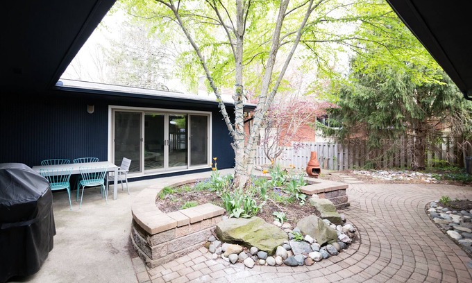 Bryant Pattengill East House | Mid Century Modern House: Beautiful, Spacious & Close To Stadium