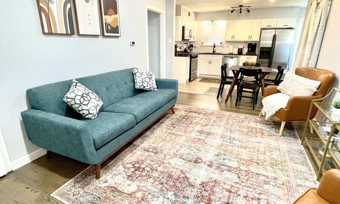 Lancaster House | Mid Century Modern Home 15 min to Dallas
