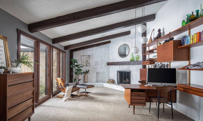 Richfield House | Mid Century Modern + HOT TUB nestled Woods - near Cleveland, Akron + Parks