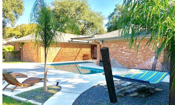 Southeast Houston House | Mid Century Modern, Luxury Private Home | Breathtaking Pool
