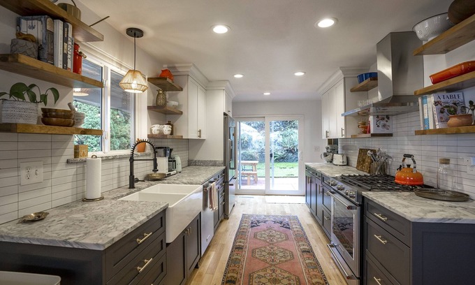 North End House | Mid-Century Modern Old Town Home w/Stunning Views