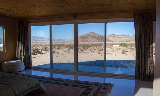 Landers House | Mid Century Modern on 5 acres with hot tub! 3 private bedrooms