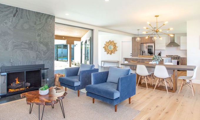 Bixby Knolls House | Mid-Century Modern Paradise in Bixby Knolls w/ Pool, Wet Bar & 2 Living Areas