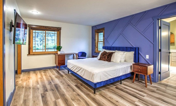 Kalispell Bed & Breakfast | Mid Century-Modern Suite