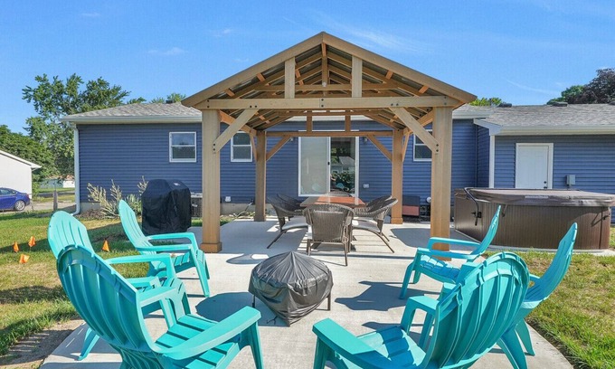 Northview House | Mid-Century Modern | Hot Tub | Game Room | Fenced Yard | 4BR 2BA | EV Charger