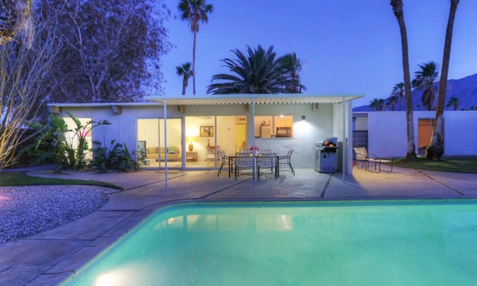 Racquet Club Estates House | Mid-Century Modern Alexander - A Desert Garden
