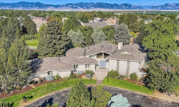 Westcliff and Cambridge House | Mid-Century Modern Retreat 7BR Sleeps 22 w/Hot Tub & Game Room