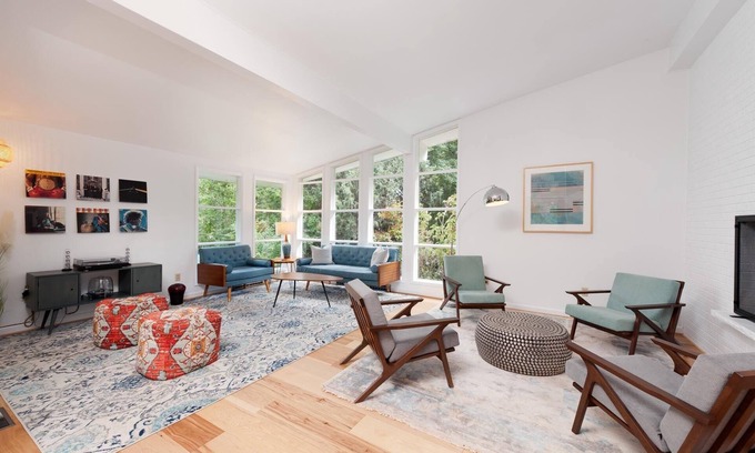 Durango House | Mid Century Mountain Home on 3 acres - 10 Minutes to DGO - AC-Hot Tub-Views