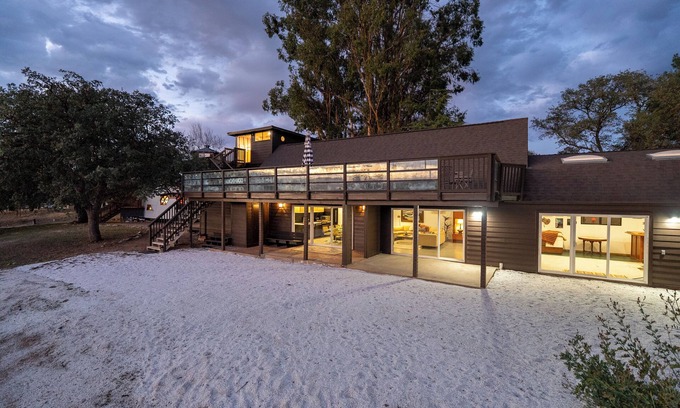 Atascadero House | Mid Century Ranch Tower House! Sleeps 12