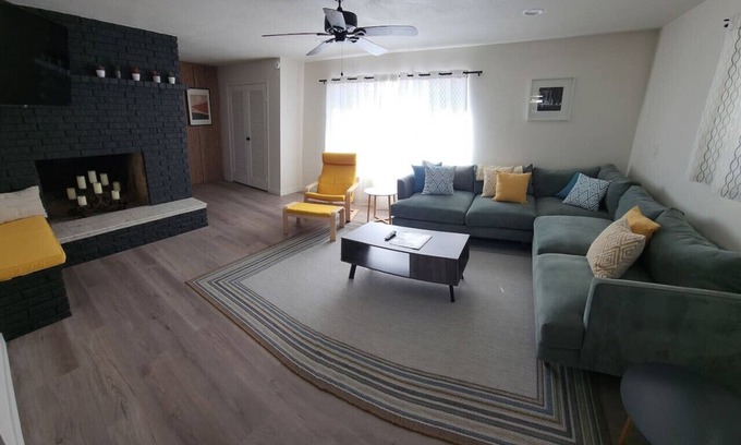 Paradise House | Mid-century rural ranch house minutes to the strip